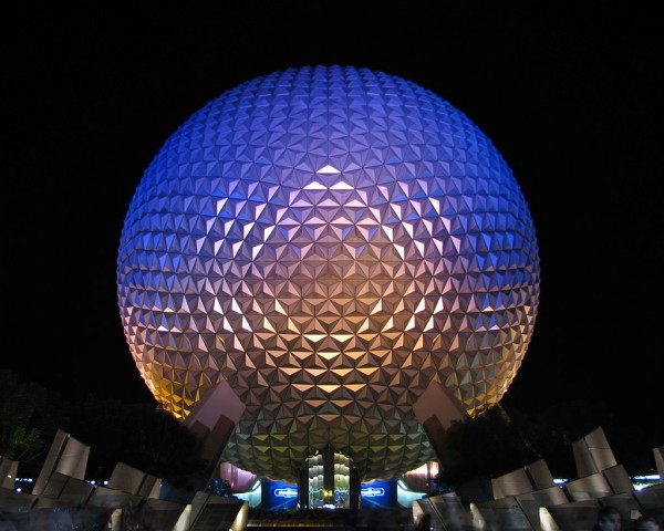 Spaceship-Earth-night